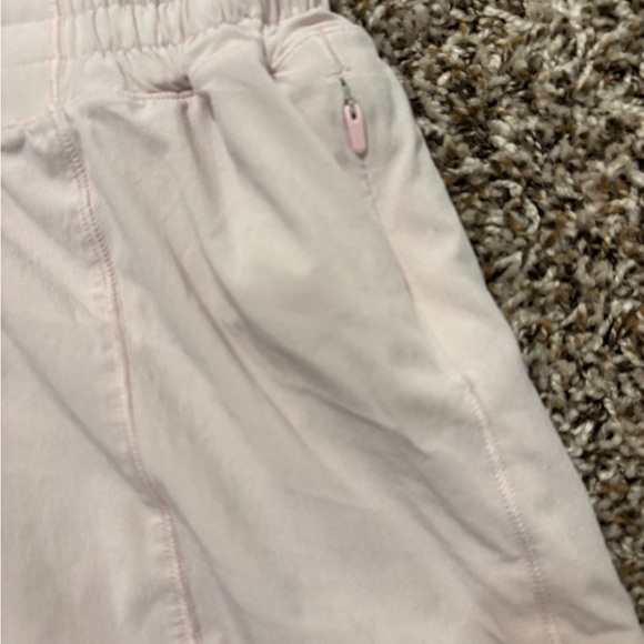 Lululemon hotty hot shorts strawberry milkshake - Picture 3 of 8